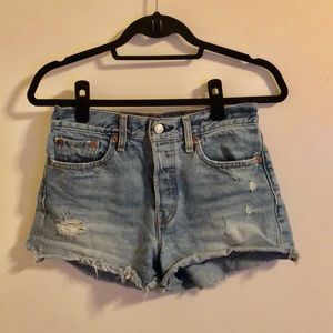 Levi’s high waisted wedgie fit shorts. Size 27
